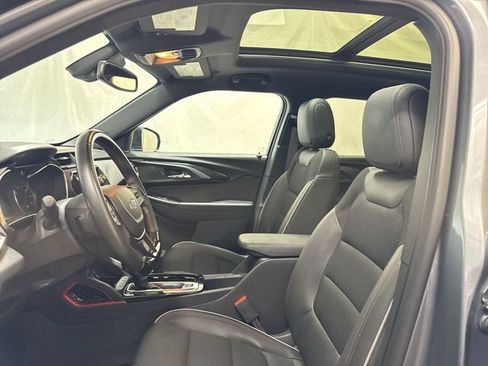 Used 2021 Chevrolet TrailBlazer RS w/ Sun and Liftgate Package FWD image 11