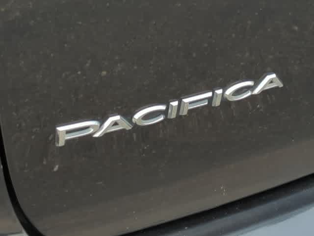 Certified 2018 Chrysler Pacifica Limited FWD image 13