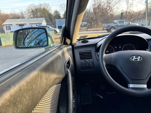 Used 2006 Hyundai Tiburon GS image 28