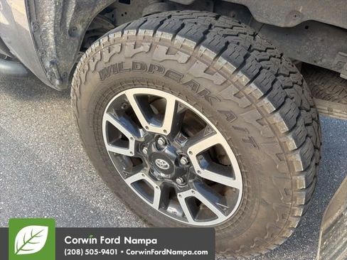 Used 2018 Toyota Tundra Limited w/ Limited Premium Package AWD/4WD image 9