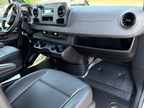 Used 2025 Mercedes-Benz Sprinter 2500 image 13