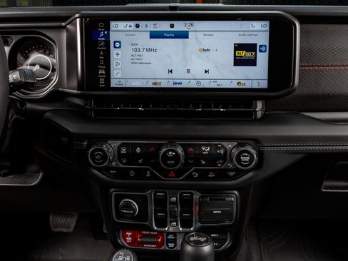 Used 2024 Jeep Wrangler Unlimited Rubicon image 24