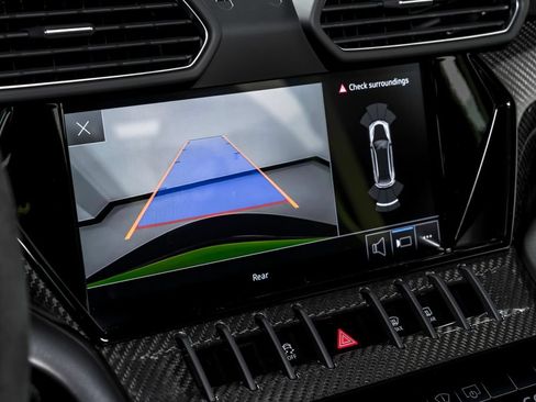 Used 2024 Lamborghini Urus Performante AWD/4WD image 27
