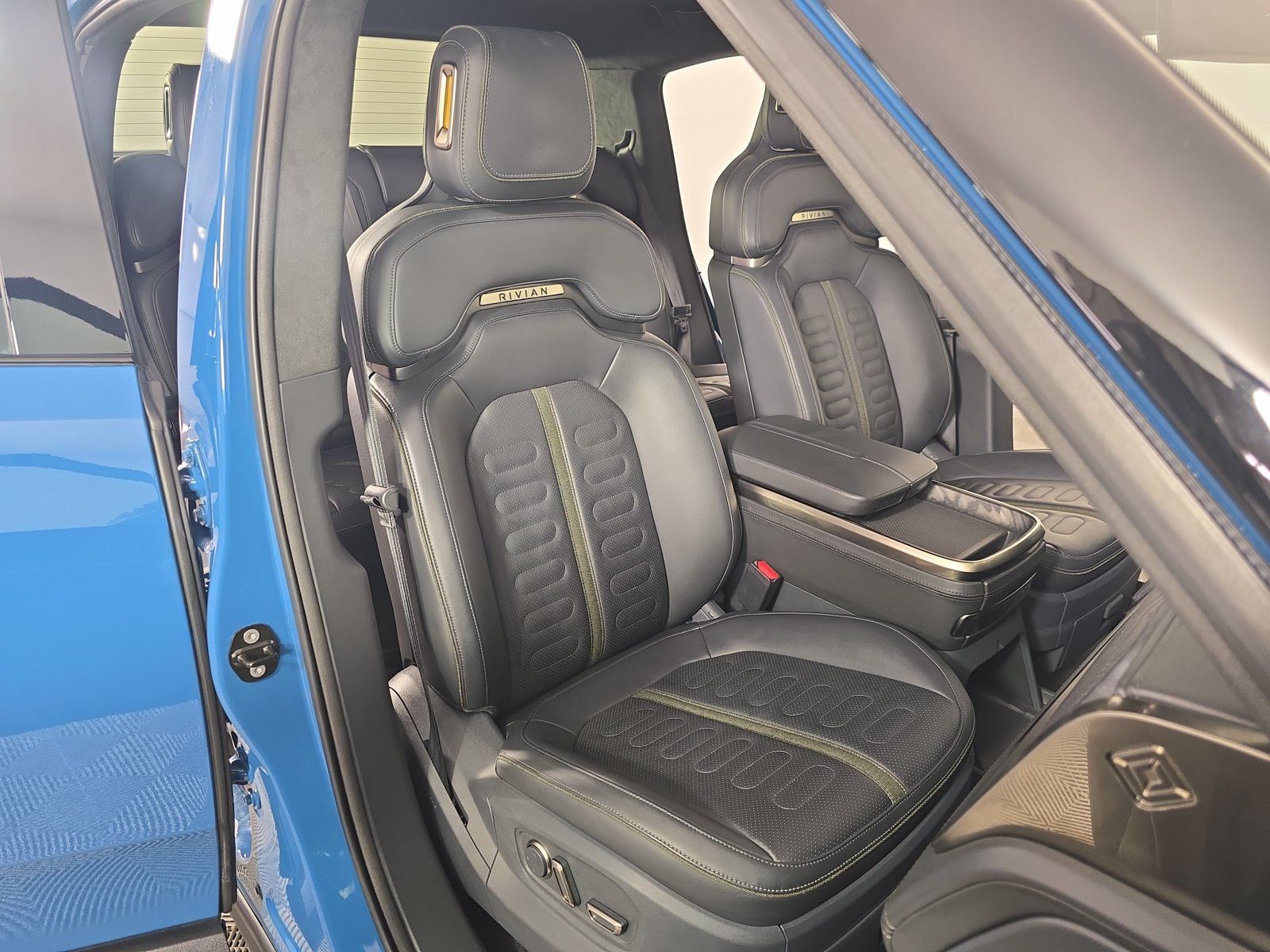 Used 2022 Rivian R1T Launch Edition AWD/4WD image 23