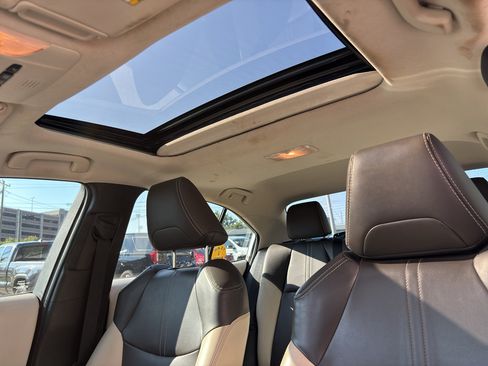 Used 2020 Toyota Corolla XLE FWD image 17
