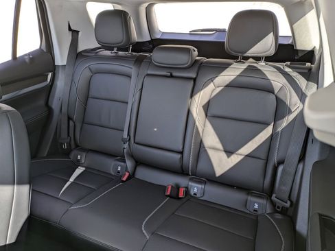 New 2026 GMC Terrain Denali w/ LPO, Black Badging Package image 32