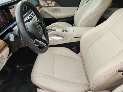 Certified 2025 Mercedes-Benz GLS 450 4MATIC image 6