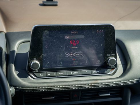 Used 2023 Nissan Rogue SV FWD image 31