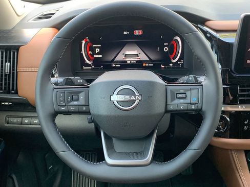 New 2026 Nissan Pathfinder Platinum image 9