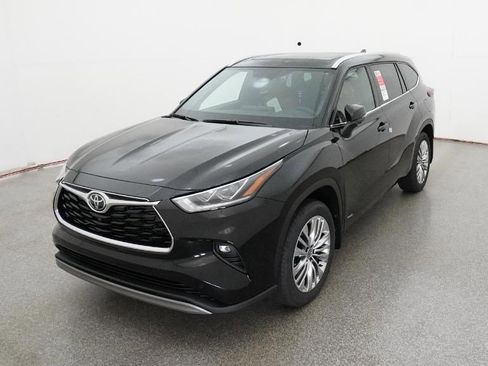 New 2026 Toyota Highlander Platinum AWD/4WD image 16