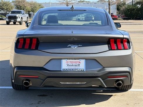 Used 2024 Ford Mustang Coupe image 5