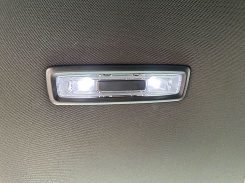 Used 2021 Chevrolet Suburban RST AWD/4WD image 33