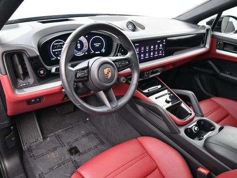 Certified 2025 Porsche Cayenne Coupe AWD/4WD image 4