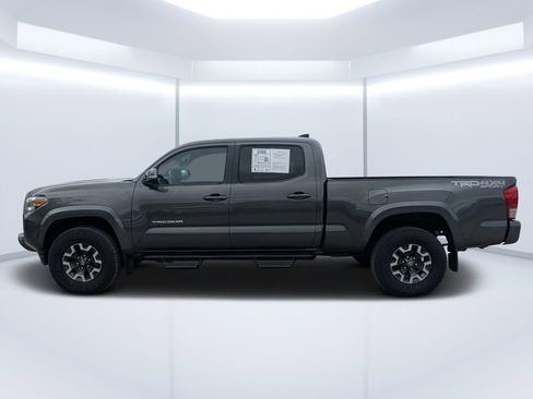 Used 2017 Toyota Tacoma TRD Sport w/ Tow Package AWD/4WD image 6