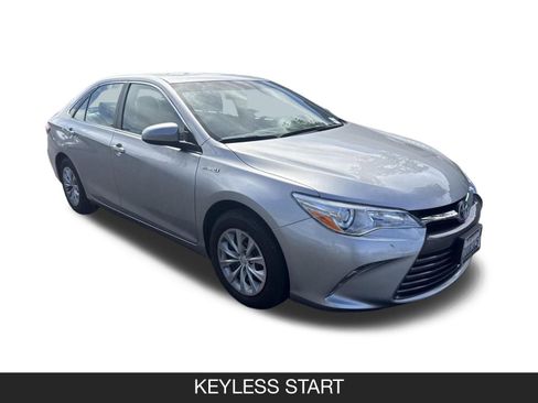 Used 2017 Toyota Camry LE image 4