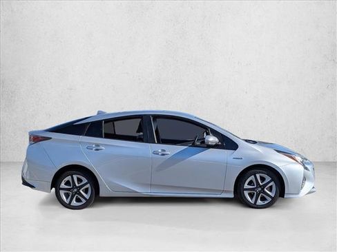 Used 2017 Toyota Prius Four Touring image 4