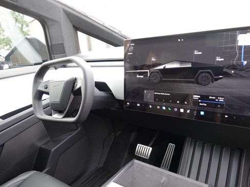 Used 2024 Tesla Cybertruck AWD Crew Cab image 95