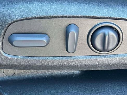 Used 2023 Chevrolet Traverse LT image 19