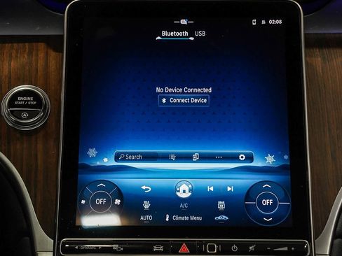 Used 2025 Mercedes-Benz GLC 300 4MATIC image 14