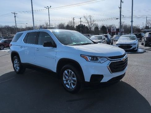 Used 2021 Chevrolet Traverse LS w/ LPO, Floor Liner Package FWD image 8