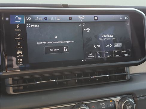 Used 2025 Jeep Wrangler Unlimited Sahara AWD/4WD image 18