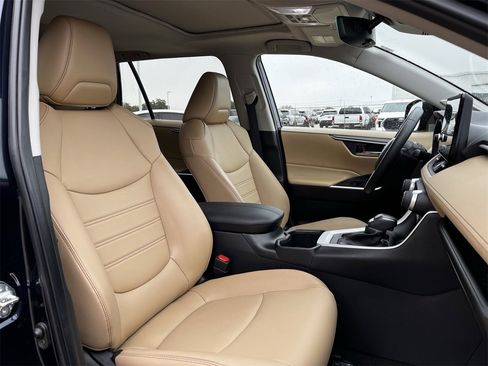 Used 2023 Toyota RAV4 XLE Premium image 26