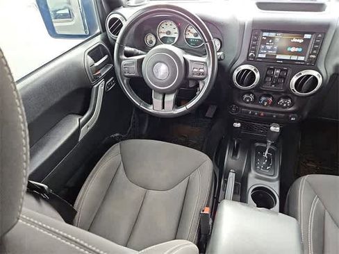 Used 2017 Jeep Wrangler Unlimited Sahara image 10