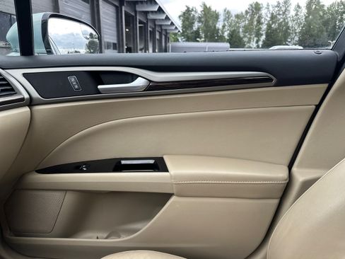 Used 2013 Ford Fusion SE FWD image 22