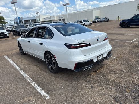 Used 2024 BMW 760i xDrive w/ Executive Package image 7