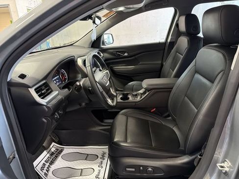Certified 2023 GMC Acadia SLT w/ Preferred Package FWD image 11