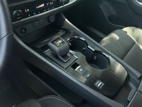 Used 2025 Nissan Rogue SV FWD image 21