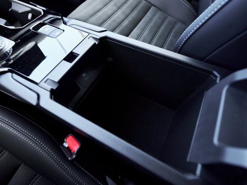 New 2025 Mitsubishi Outlander SE image 41