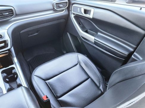 Used 2022 Ford Explorer XLT w/ Equipment Group 202A image 15