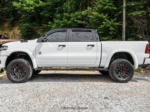 Used 2025 RAM 1500 Big Horn AWD/4WD image 3