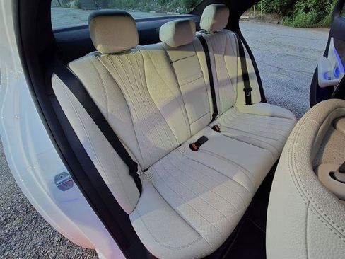 Used 2017 Mercedes-Benz E 300 image 22