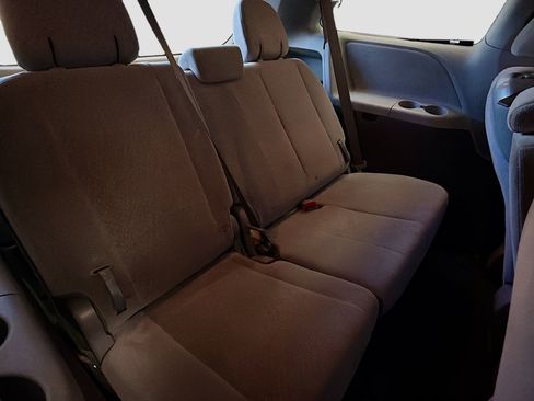 Used 2017 Toyota Sienna LE image 13