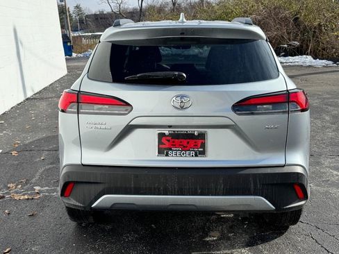 Used 2024 Toyota Corolla Cross XLE image 8