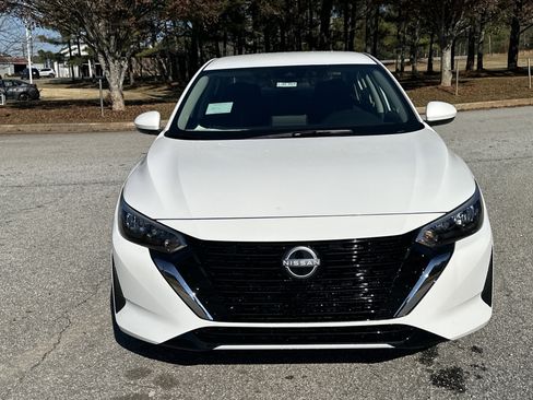 New 2025 Nissan Sentra SV image 2