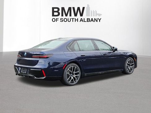 Used 2026 BMW i7 xDrive60 image 4