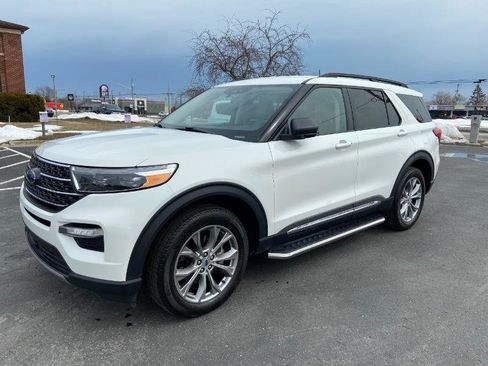 Used 2022 Ford Explorer XLT w/ Equipment Group 202A AWD/4WD image 2