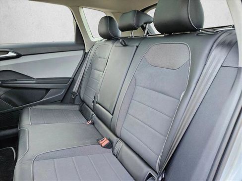 Used 2023 Volkswagen Taos SE w/ Panoramic Sunroof Package FWD image 14