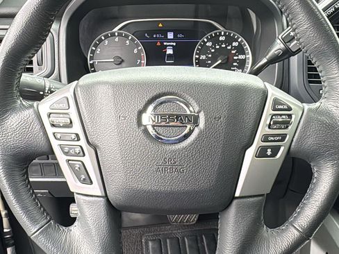 Used 2022 Nissan Titan SV w/ SV Convenience Package image 15
