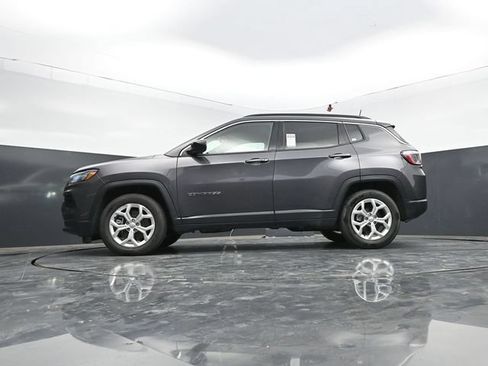Used 2024 Jeep Compass Latitude AWD/4WD image 42