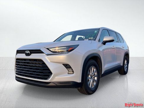 Certified 2024 Toyota Grand Highlander FWD image 2