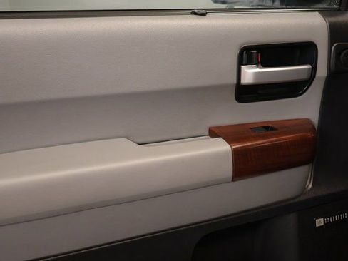 Used 2016 Toyota Sequoia Platinum image 29