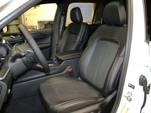 New 2025 Jeep Grand Cherokee Altitude image 25