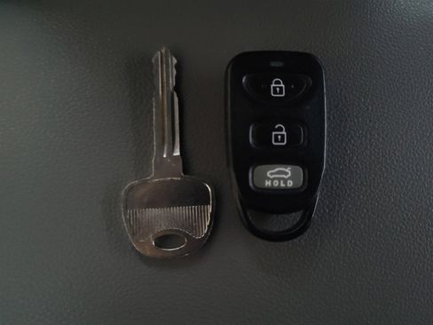 Used 2017 Hyundai Elantra SE image 32