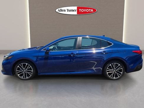 Used 2025 Toyota Camry XLE FWD image 9