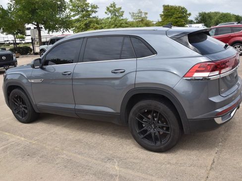 Used 2024 Volkswagen Atlas Cross Sport SE w/ Panoramic Sunroof Package FWD image 9