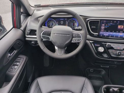 New 2027 Chrysler Pacifica Select FWD image 16